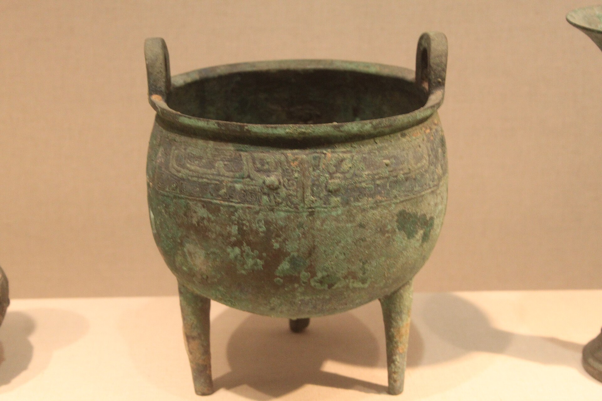Shang ritual bronze ding tripod vessel