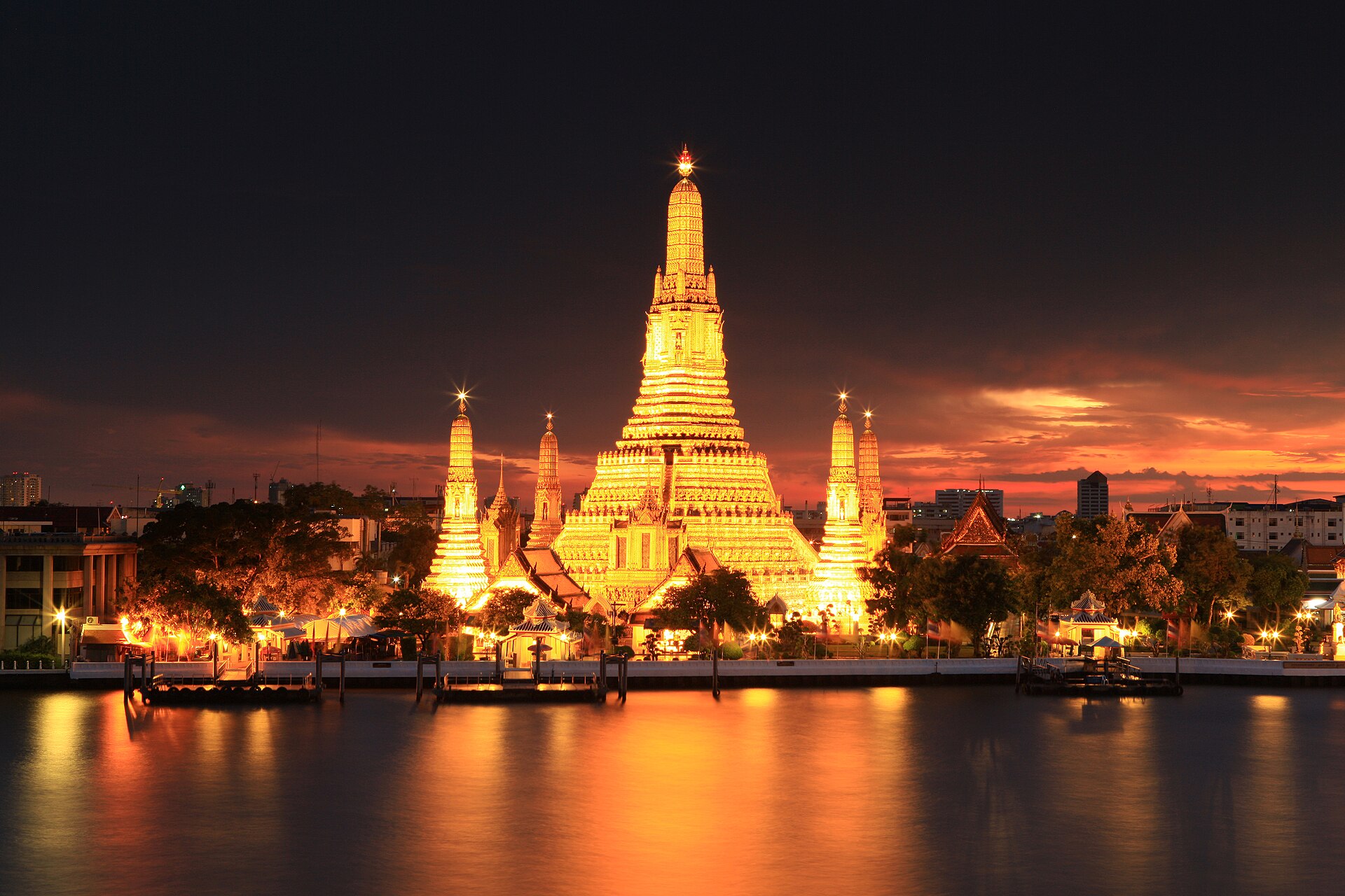 Wat Arun on the Chao Phraya at dusk