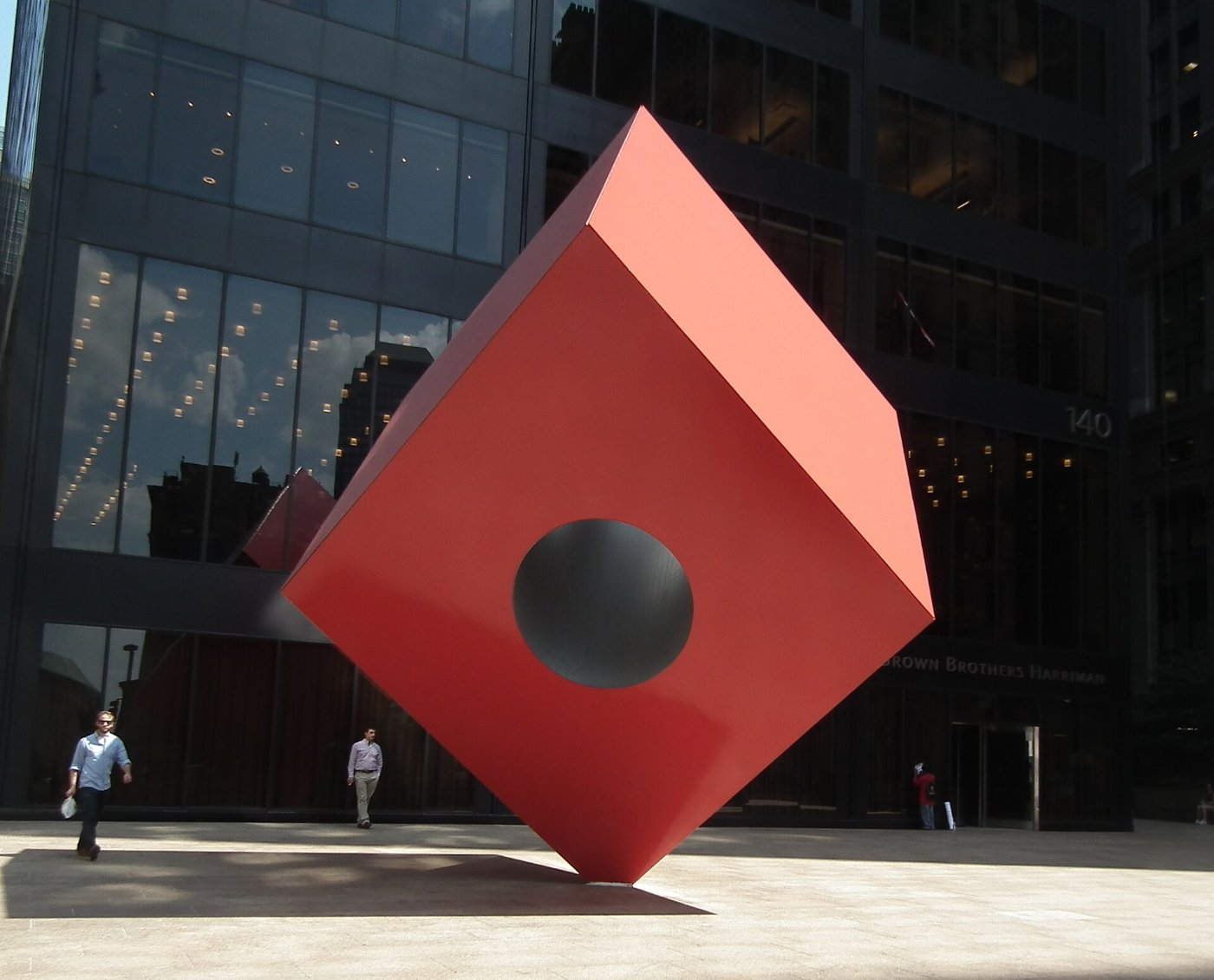 Isamu Noguchi, Red Cube, New York